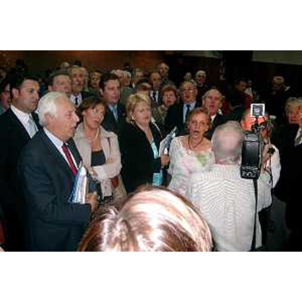 Assessori Regionali cantano con corregionali nella riunione di Buenos Aires (Mendoza - Argentina, 04/10/05)