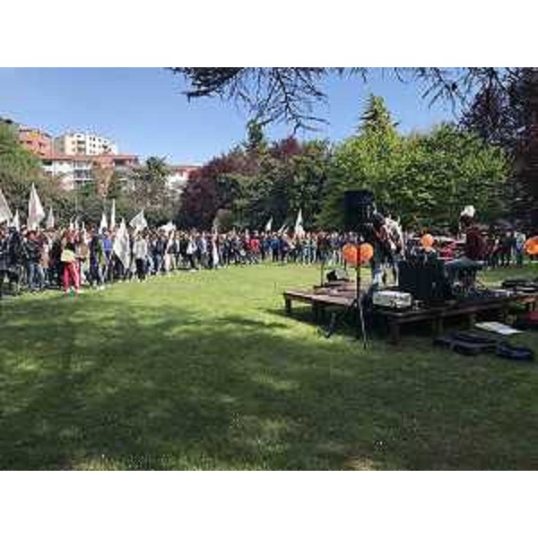 La marcia "Un aiuto in pochi passi", organizzata dalla Consulta provinciale studentesca di Pordenone e dall'Area Giovani del CRO di Aviano per ricostruire la scuola dell'infanzia di Sarnano (MC) - Pordenone 20/04/2017