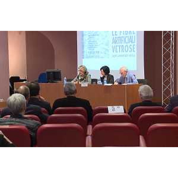 Gli assessori regionali Maria Sandra Telesca (Assessore regionale Salute, Integrazione socio-sanitaria, Politiche sociali e Famiglia) e Sara Vito (Assessore regionale Ambiente ed Energia) e Guido Baggi (Giornalista) al convegno "Le fibre artificiali vetrose. Aspetti ambientali e sanitari", nell'Auditorium dell'Ospedale San Polo - Monfalcone 20/04/2017