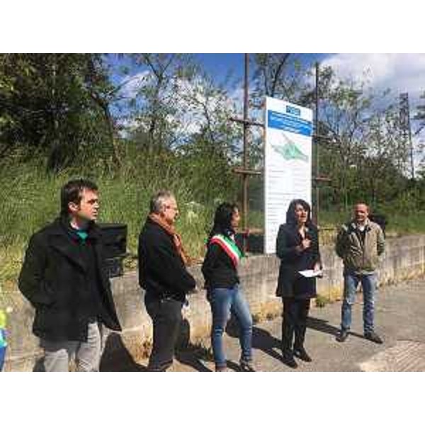 Mariagrazia Santoro (Assessore regionale Infrastrutture e Territorio) alla consegna dei lavori per la realizzazione della rotatoria tra via Colombo e via Romana, con Annamaria Cisint (Sindaco Monfalcone) e tecnici di FVG Strade S.p.A. - Monfalcone 20/04/2017