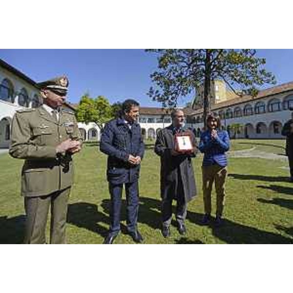 Bruno Morace (Generale comandante regionale Esercito FVG), Roberto Reggi (Direttore Agenzia Demanio), Vittorio Zappalorto (Prefetto Udine) e Debora Serracchiani (Presidente Regione Friuli Venezia Giulia) alla Caserma Reginato - Udine 21/04/2017