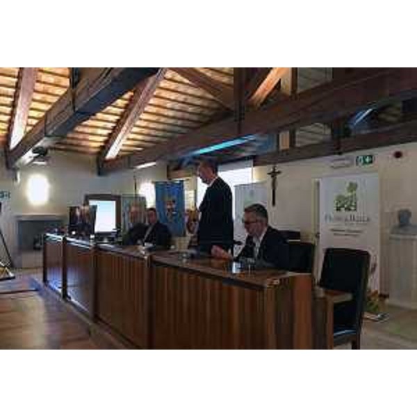 Sergio Bolzonello (Vicepresidente Regione FVG e assessore Attività produttive, Turismo e Cooperazione) alla cerimonia di inaugurazione della sessantanovesima Sagra del Vino e della contestuale premiazione della terza edizione di "Filari di bolle", selezione degli spumanti del FVG - Casarsa della Delizia 23/04/2017