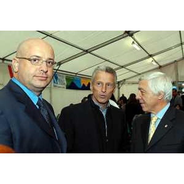 Riccardo Illy (Presidente Regione Friuli Venezia Giulia), Stefano Lucchini (Sindaco di Sauris) e Franco Fontana (Presidente della FISI regionale) alla Giornata dei Campioni (Sauris, 02/10/05)