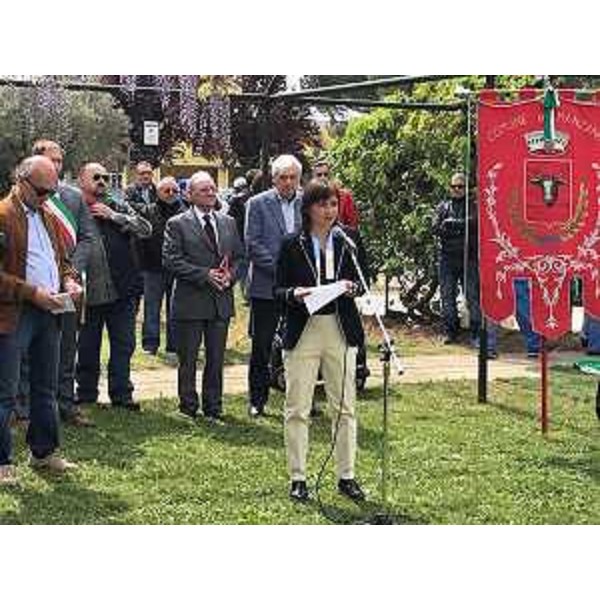 Debora Serracchiani (Presidente Regione Friuli Venezia Giulia) alla cerimonia di intitolazione del Giardino pubblico al partigiano Nello Menotti "Puppo" - Manzano 22/04/2017
