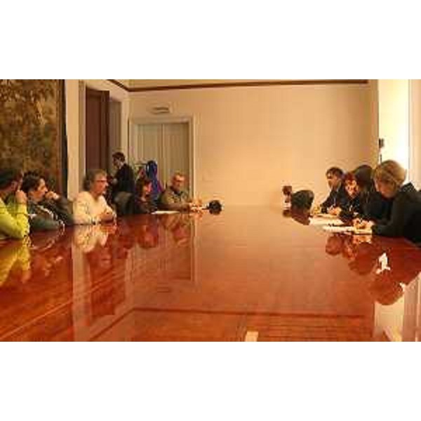 Andrea Battiston (Capo segreteria viceministro), Teresa Bellanova (Viceministro Sviluppo economico) e Debora Serracchiani (Presidente Regione Friuli Venezia Giulia) al Tavolo sullo stabilimento Sertubi di Trieste con rappresentanze sindacali - Trieste 24/04/2017
