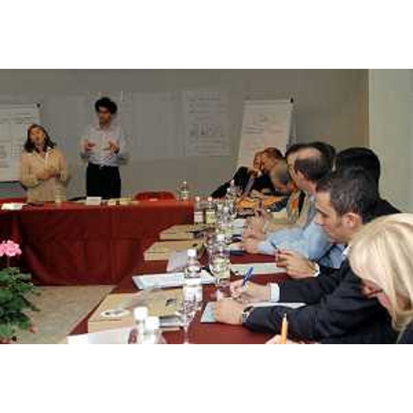 Riccardo Illy (Presidente Regione Friuli VEnezia Giulia), Isaac Getz e Roberto Cosolini (Assessore Regionale al lavoro, formazione, università e ricerca) al workshop imprenditori (Udine, 02/10/05)