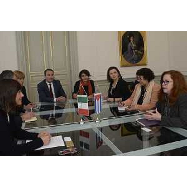 Debora Serracchiani (Presidente Regione Friuli Venezia Giulia) incontra Alba Beatriz Soto Pimentel (Ambasciatrice Repubblica di Cuba in Italia), nella sede della Regione - Trieste 26/04/2017
