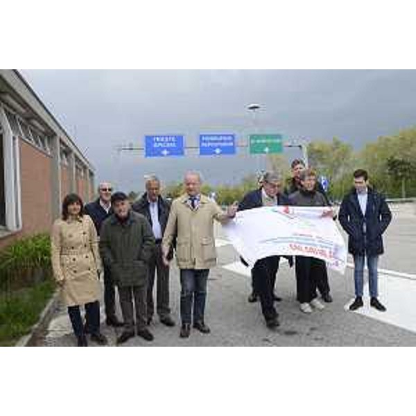 Debora Serracchiani (Presidente Regione Friuli Venezia Giulia) al tradizionale scambio di auguri tra le maggiori organizzazioni sindacali di Italia e Slovenia a ridosso del 1° Maggio, al valico italo-sloveno di Fernetti - Trieste 26/04/2017