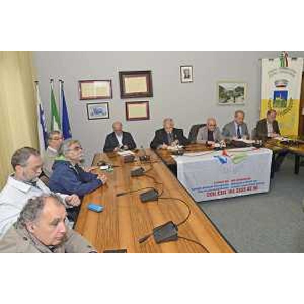 Tavolo della sigla della dichiarazione congiunta tra rappresentanti delle maggiori organizzazioni sindacali di Italia e Slovenia, in Municipio - Monrupino 26/04/2017