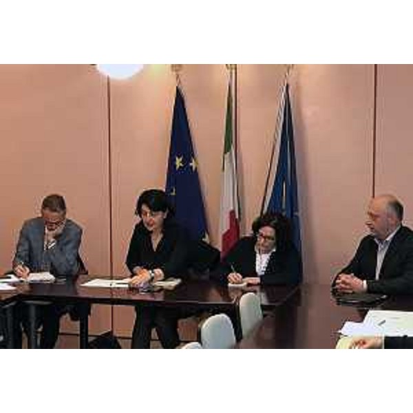 Mariagrazia Santoro (Assessore regionale Infrastrutture e Territorio) al Tavolo per la riattivazione del raccordo ferroviario di Monfalcone - Gorizia 26/04/2017