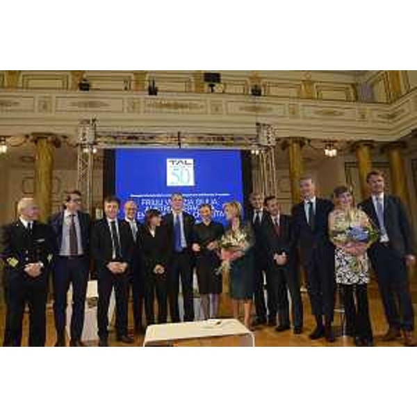 Zeno D'Agostino (Presidente Autorità Sistema Portuale Mare Adriatico Orientale), Debora Serracchiani (Presidente Regione Friuli Venezia Giulia), Alessio Lilli (Presidente e amministratore delegato SIOT S.p.A.) e Irmgard Maria Fellner (Ministro plenipotenziario e vicecapo missione Ambasciata Repubblica federale di Germania in Italia) al convegno internazionale "Friuli Venezia Giulia, Austria, Germania: energia per la crescita" organizzato per i 50 anni della Società Italiana Oleodotto Transalpino (SIOT) S.p.A. al Teatro Verdi - Trieste 27/04/2017