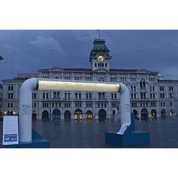 Installazione per i 50 anni della Società Italiana Oleodotto Transalpino (SIOT) S.p.A. in piazza Unità d'Italia - Trieste 27/04/2017