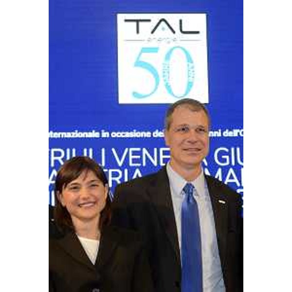 Debora Serracchiani (Presidente Regione Friuli Venezia Giulia) e Alessio Lilli (Presidente e amministratore delegato SIOT S.p.A.) al convegno internazionale "Friuli Venezia Giulia, Austria, Germania: energia per la crescita" organizzato per i 50 anni della Società Italiana Oleodotto Transalpino (SIOT) S.p.A. al Teatro Verdi - Trieste 27/04/2017