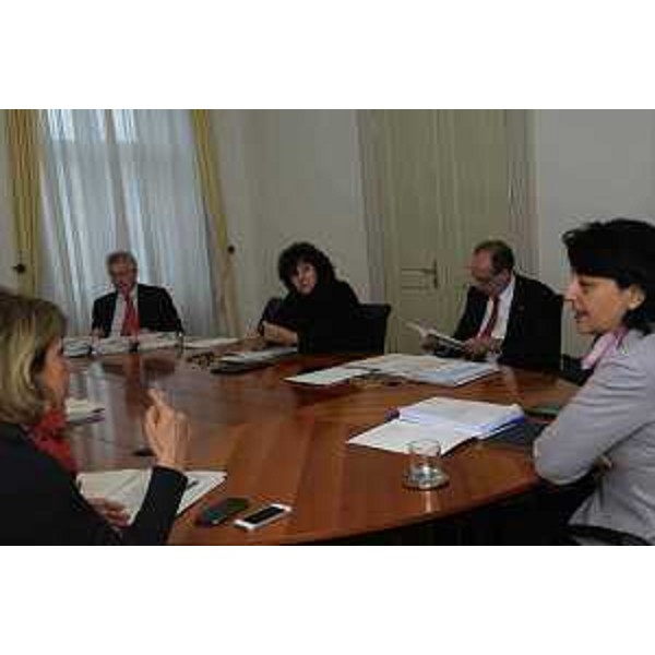 Segretario generale e assessori durante la riunione della Giunta regionale del Friuli Venezia Giulia - Trieste 28/04/2017