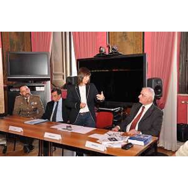 Domenico Rossi (Sottosegretario Difesa), Debora Serracchiani (Presidente Regione Friuli Venezia Giulia) e Roberto Machella (Presidente Military Historical Center / MHC onlus) alle iniziative del Progetto Albo d'Oro in memoria dei Caduti della Grande Guerra - Roma 02/05/2017