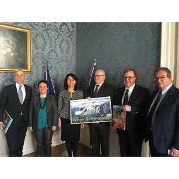 Mariagrazia Santoro (Assessore regionale Infrastrutture e Territorio, presidente Fondazione Dolomiti UNESCO) incontra Daniel Herman (Ministro Cultura Repubblica Ceca) - Praga 03/05/2017