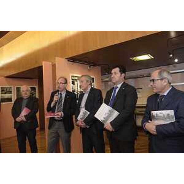 Gianni Torrenti (Assessore regionale Cultura, Sport e Solidarietà), Pavel Kopp (Fotografo) e Franco Iacop (Presidente Consiglio regionale) all'inaugurazione della mostra "Immagini parallele" - Trieste 04/05/2017