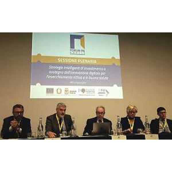 Antonio Samaritani (Direttore AgID), Paolo Panontin (Assessore Sistemi informativi Regione FVG e presidente Commissione Agenda Digitale), Loredana Capone (Assessora Digitale Regione Puglia) e Simone Puksic (Presidente Insiel S.p.A. e delegato Assinter Italia) al Forum PA Puglia - Bari 05/05/2017