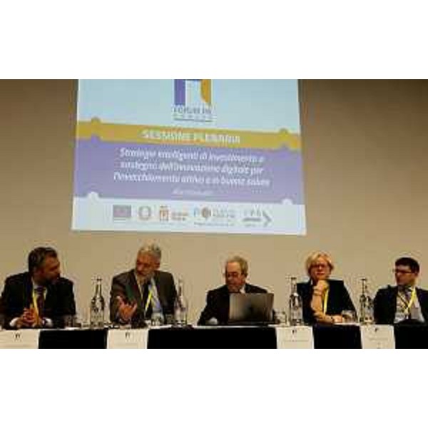 Antonio Samaritani (Direttore AgID), Paolo Panontin (Assessore Sistemi informativi Regione FVG e presidente Commissione Agenda Digitale), Loredana Capone (Assessora Digitale Regione Puglia) e Simone Puksic (Presidente Insiel S.p.A. e delegato Assinter Italia) al Forum PA Puglia - Bari 05/05/2017