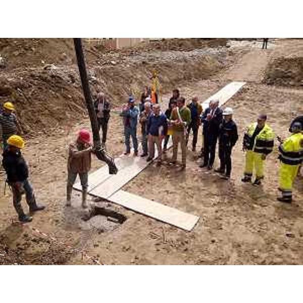 Franco Ceregioli (Sindaco Sarnano), Paolo panontin (Assessore Protezione civile Regione FVG) e Luciano Sulli (Direttore Protezione civile FVG) alla cerimonia della posa della prima pietra della nuova scuola dell'infanzia - Sarnano (MC) 08/05/2017