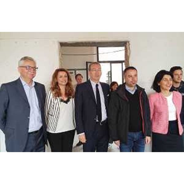 Loris Borean (Direttore lavori), Simonetta Polmonari (Dirigente scolastico), Sergio Bolzonello (Vicepresidente Regione FVG e assessore Attività produttive, Turismo e Cooperazione), Roberto De Marchi (Sindaco Budoia) e Mariagrazia Santoro (Assessore regionale Infrastrutture e Territorio) visitano il cantiere della scuola primaria - Budoia 08/05/2017
