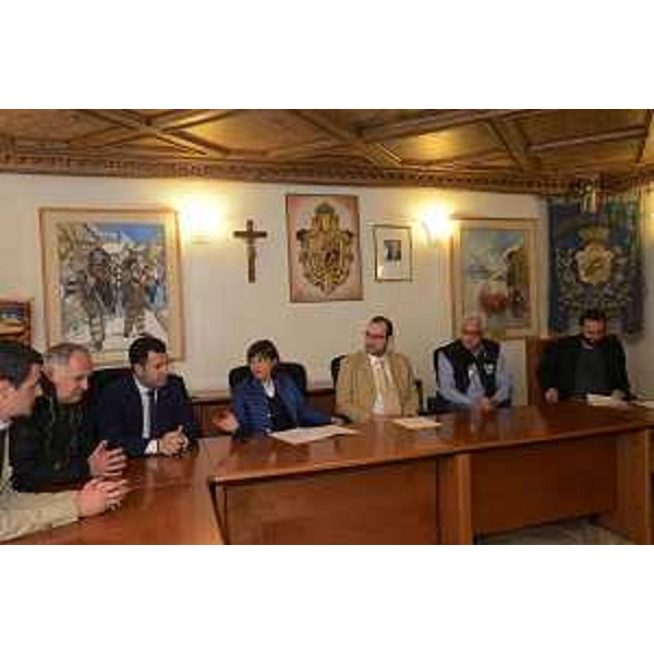 Franco Iacop (Presidente Consiglio regionale FVG), Debora Serracchiani (Presidente Regione Friuli Venezia Giulia), Manuel Piller Hoffer (Sindaco Sappada), Manuele Ferrari (Vicesindaco Forni Avoltri) e Alessandro Mauro (Comitato refendario) all'incontro per il passaggio di Sappada al FVG, in Municipio - Sappada 08/05/2017