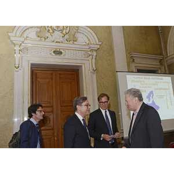 Stefano Amadeo (Ordinario Dipartimento Scienze Giuridiche, Linguaggio, Interpretazione e Traduzione Università Studi Trieste), Francesco Peroni (Assessore regionale Finanze, Patrimonio, Coordinamento e Programmazione Politiche economiche e comunitarie), Mitja Gialuz (Direttore vicario Dipartimento Scienze Giuridiche, Linguaggio, Interpretazione e Traduzione Università Studi Trieste) e Thomas Jansen (Circolo Cultura Arti Trieste / Sezione Europa) al convegno "I valori e i principi fondamentali dell'Unione Europea a 60 anni dalla firma dei Trattati di Roma" - Trieste 09/05/2017