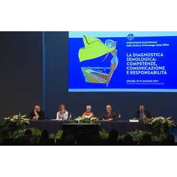 Maria Sandra Telesca (Assessore regionale Salute, Integrazione socio-sanitaria, Politiche sociali e Famiglia) al convegno nazionale "La diagnostica senologica: competenze, comunicazione e responsabilità" al Palazzo dei Congressi - Grado 10/05/2017