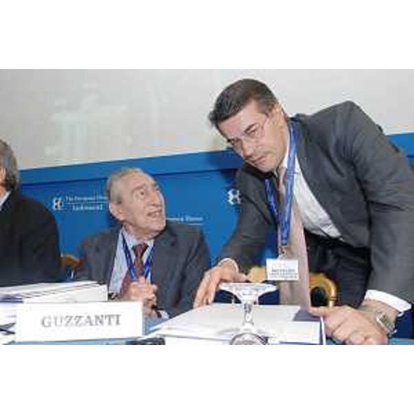 Ezio Beltrame (Assessore regionale Salute) ed Elio Guzzanti al secondo Forum "Meridiano sanità: le coordinate della salute", promosso da Ambrosetti The European House, a Cernobbio sul Lago di Como. (Cernobbio 10/11/07)