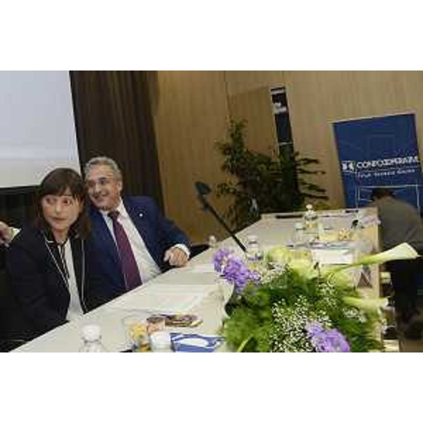 Debora Serracchiani (Presidente Regione Friuli Venezia Giulia) e Giuseppe Graffi Brunoro (Presidente Confcooperative FVG) al convegno "Un nuovo paradigma per le politiche sociali. Politiche attive del lavoro, welfare aziendale e servizi di prossimità" - Udine 11/05/2017