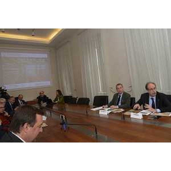 Sergio Bolzonello (Vicepresidente Regione FVG e assessore Attività produttive, Turismo e Cooperazione) e Gianni Torrenti (Assessore regionale Cultura, Sport e Solidarietà) illustrano la presenza del Friuli Venezia Giulia al Salone del Libro di Torino - Trieste 12/05/2017
