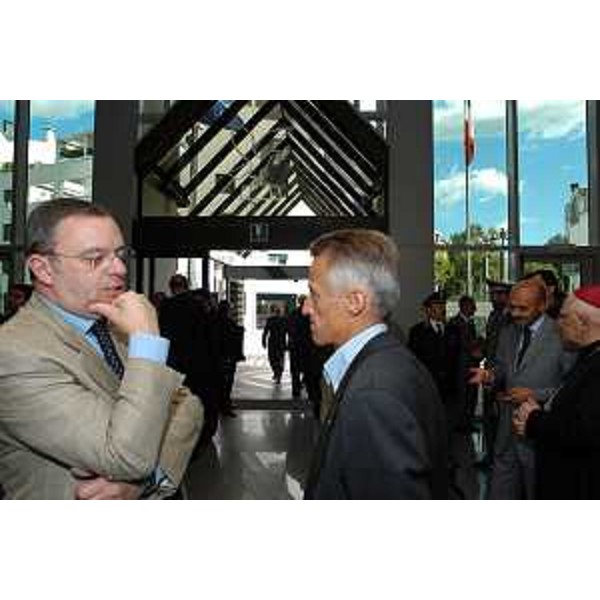 Riccardo Illy (Presidente Regione Friuli Venezia Giulia) ed Alessandro Tesini (Presidente del Consiglio Regionale) all'inaugurazione dei nuovi uffici della Regione (Pordenone, 02/10/05) 