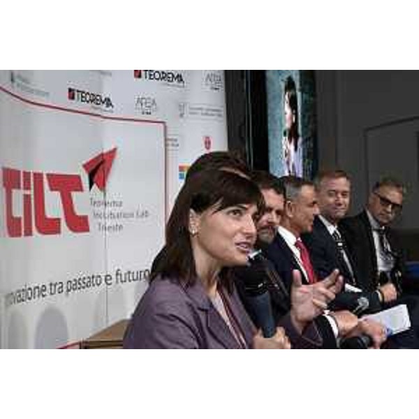 Debora Serracchiani (Presidente Regione Friuli Venezia Giulia) alla presentazione del progetto dedicato alle opportunità del digitale nell'era dell'Industria 4.0, curato dal Digital Hub TILT (Teorema Incubation Lab Trieste) - Trieste 17/05/2017