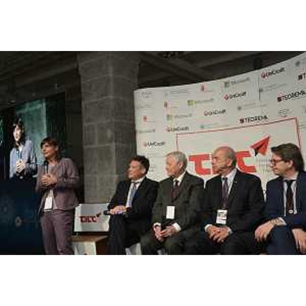 Debora Serracchiani (Presidente Regione Friuli Venezia Giulia) alla presentazione del progetto dedicato alle opportunità del digitale nell'era dell'Industria 4.0, curato dal Digital Hub TILT (Teorema Incubation Lab Trieste) - Trieste 17/05/2017