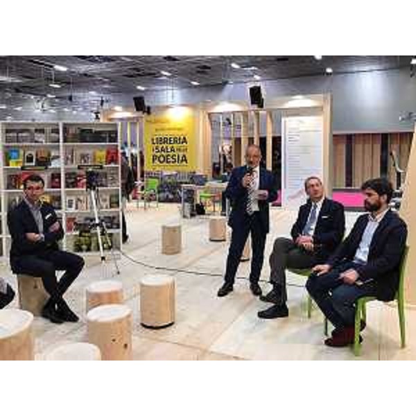 Sergio Bolzonello (Vicepresidente Regione FVG e assessore Attività produttive, Turismo e Cooperazione) nello stand del FVG al 30° Salone del Libro - Torino 18/05/2017