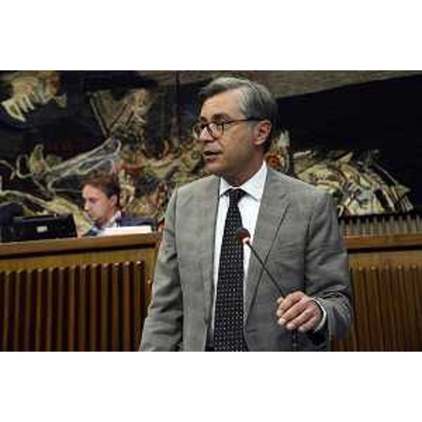 Francesco Peroni (Assessore regionale Finanze, Patrimonio, Coordinamento e Programmazione Politiche economiche e comunitarie) nell'Aula del Consiglio - Trieste 18/05/2017