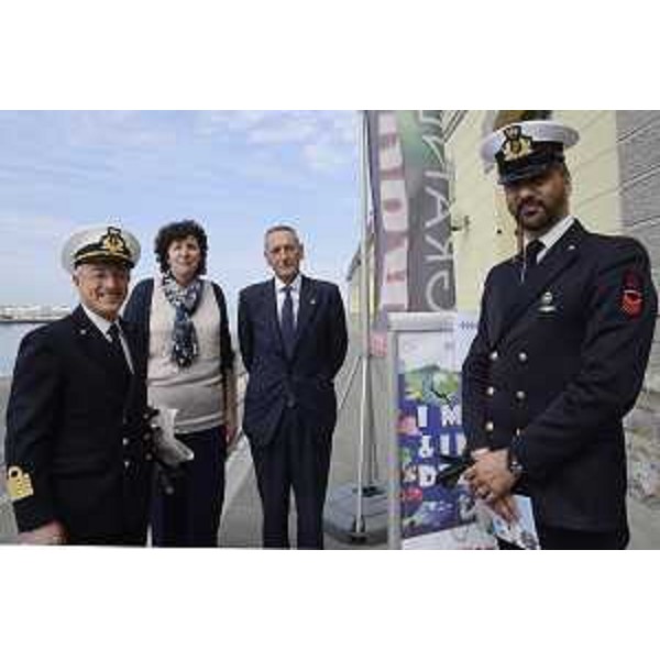Loredana Panariti (Assessore regionale Lavoro, Formazione, Istruzione, Pari Opportunità, Politiche giovanili, Ricerca e Università) e Bruno Zvech (Direttore Accademia Nautica Trieste) alla manifestazione "I mestieri & i misteri del mare", nell'ambito di Mare Nordest 2017, al Molo IV - Trieste 19/05/2017