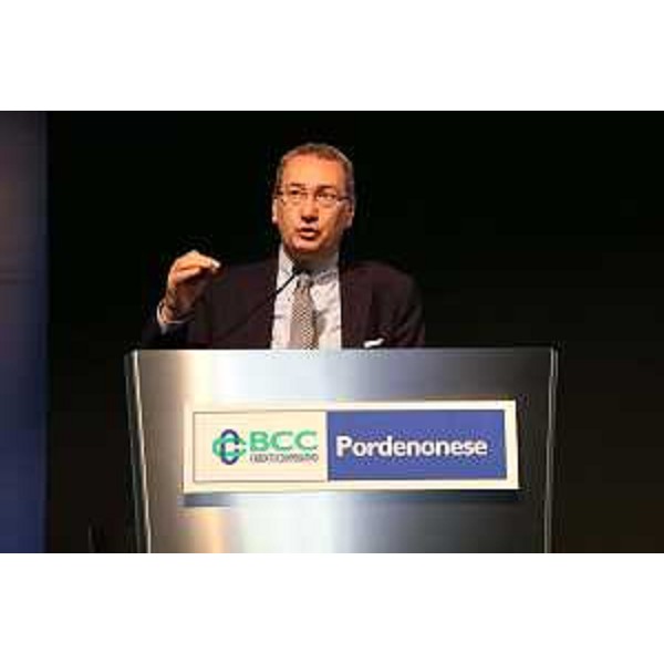 Sergio Bolzonello (Vicepresidente Regione FVG e assessore Attività produttive, Turismo e Cooperazione) all'assemblea ordinaria dei soci della Banca di Credito Cooperativo (BCC) pordenonese - Pordenone 21/05/2017