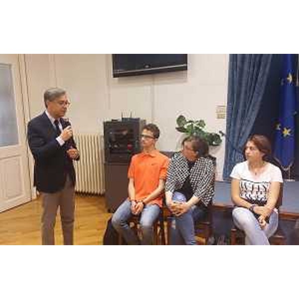 Francesco Peroni (Assessore regionale Finanze, Patrimonio, Coordinamento e Programmazione Politiche economiche e comunitarie) incontra studenti di Amatrice in visita a Trieste, invitati nella sede dell'Unione degli Istriani - Trieste 19/05/2017