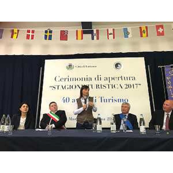 Mariagrazia Santoro (Assessore regionale Infrastrutture e Territorio), Daniele Galizio (Sindaco Latisana), Debora Serracchiani (Presidente Regione Friuli Venezia Giulia), Carlo Teghil (Assessore provinciale) e Roberto Perocchio (Presidente nazionale Assomarinas) all'inaugurazione della stagione turistica di Aprilia Marittima - Latisana 20/05/2017