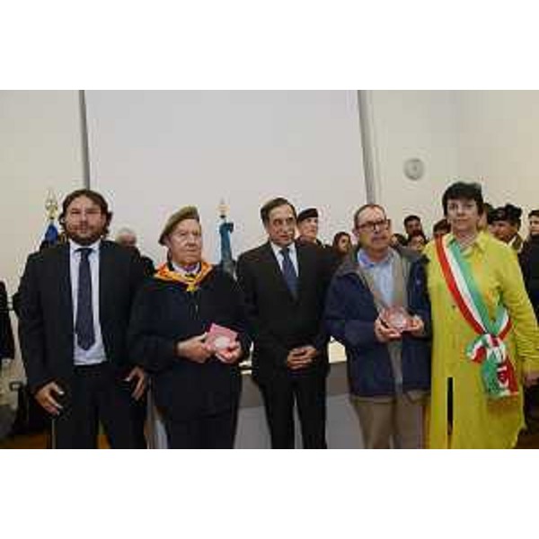 Emiliano Edera (Consigliere regionale), Domenico Rossi (Sottosegretario Difesa) e Luisa Polli (Assessore Comune Trieste) alla cerimonia di inaugurazione del monumento ai Caduti restaurato - Trieste 20/05/2017