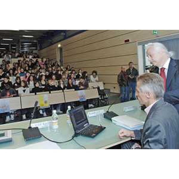 Riccardo Illy (Presidente Regione Friuli Venezia Giulia) incontra gli studenti del corso di laurea in Relazioni Pubbliche dell'Università di Udine - Polo di Gorizia. (Gorizia 12/11/07)