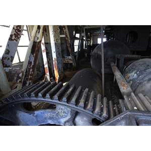 Argani del pontone galleggiante Ursus, raro reperto di archeologia industriale, all'ormeggio in Porto Vecchio - Trieste 22/05/2017