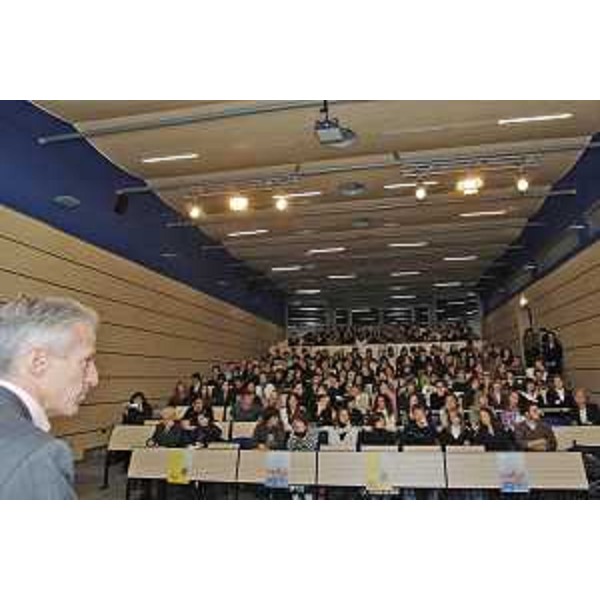 Riccardo Illy (Presidente Regione Friuli Venezia Giulia) incontra gli studenti del corso di laurea in Relazioni Pubbliche dell'Università di Udine - Polo di Gorizia. (Gorizia 12/11/07)