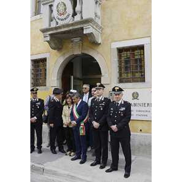 Debora Serracchiani (Presidente Regione Friuli Venezia Giulia), accompagnata da Francesco Martines (Sindaco Comune Palmanova), visita la nuova caserma dei Carabinieri- Palmanova 24/05/2017