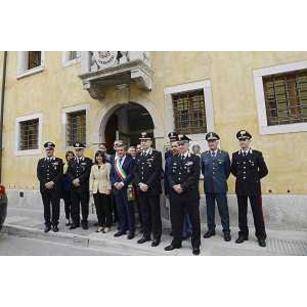 Debora Serracchiani (Presidente Regione Friuli Venezia Giulia), accompagnata da Francesco Martines (Sindaco Comune Palmanova), visita la nuova caserma dei Carabinieri- Palmanova 24/05/2017