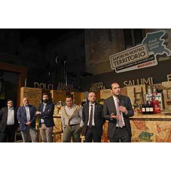 Cristiano Shaurli (Assessore regionale Risorse agricole e forestali) alla tavola rotonda "Il patrimonio enogastronomico del FVG: come valorizzarlo?" - Udine 25/05/2017