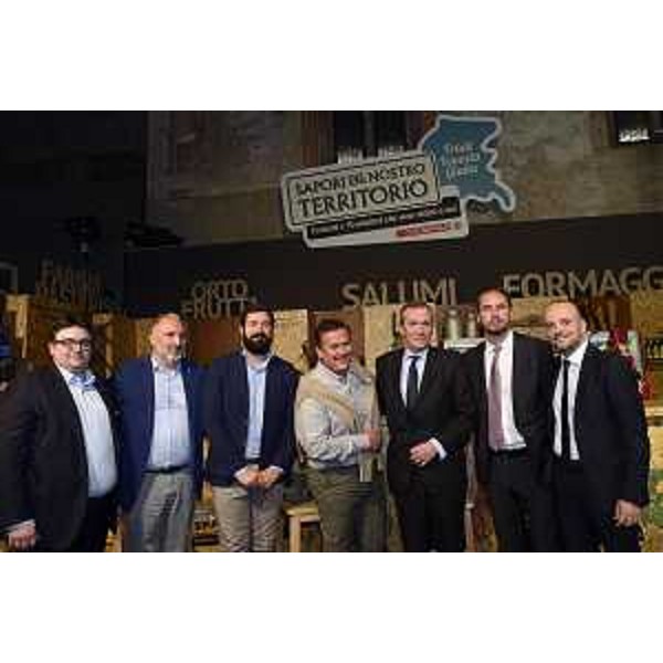 Cristiano Shaurli (Assessore regionale Risorse agricole e forestali) alla tavola rotonda "Il patrimonio enogastronomico del FVG: come valorizzarlo?" - Udine 25/05/2017