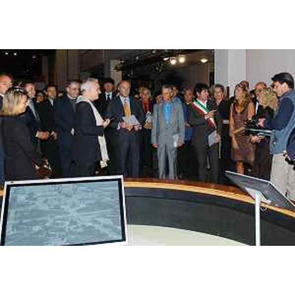 Riccardo Illy (Presidente Regione Friuli Venezia Giulia), Enrico Bertossi (Assessore Regionale alle attività produttive) e Roberto Duz (Sindaco di Torviscosa) all'inaugurazione del Museo Territoriale (Torviscosa, 22/09/05)