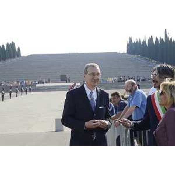Sergio Bolzonello (Vicepresidente Regione FVG e assessore Attività produttive, Turismo e Cooperazione), Antonio Calligaris (Sindaco Fogliano Redipuglia) e Annapaola Porzio (Prefetto Trieste) alla celebrazione della Festa della Repubblica - Redipuglia 02/06/2017